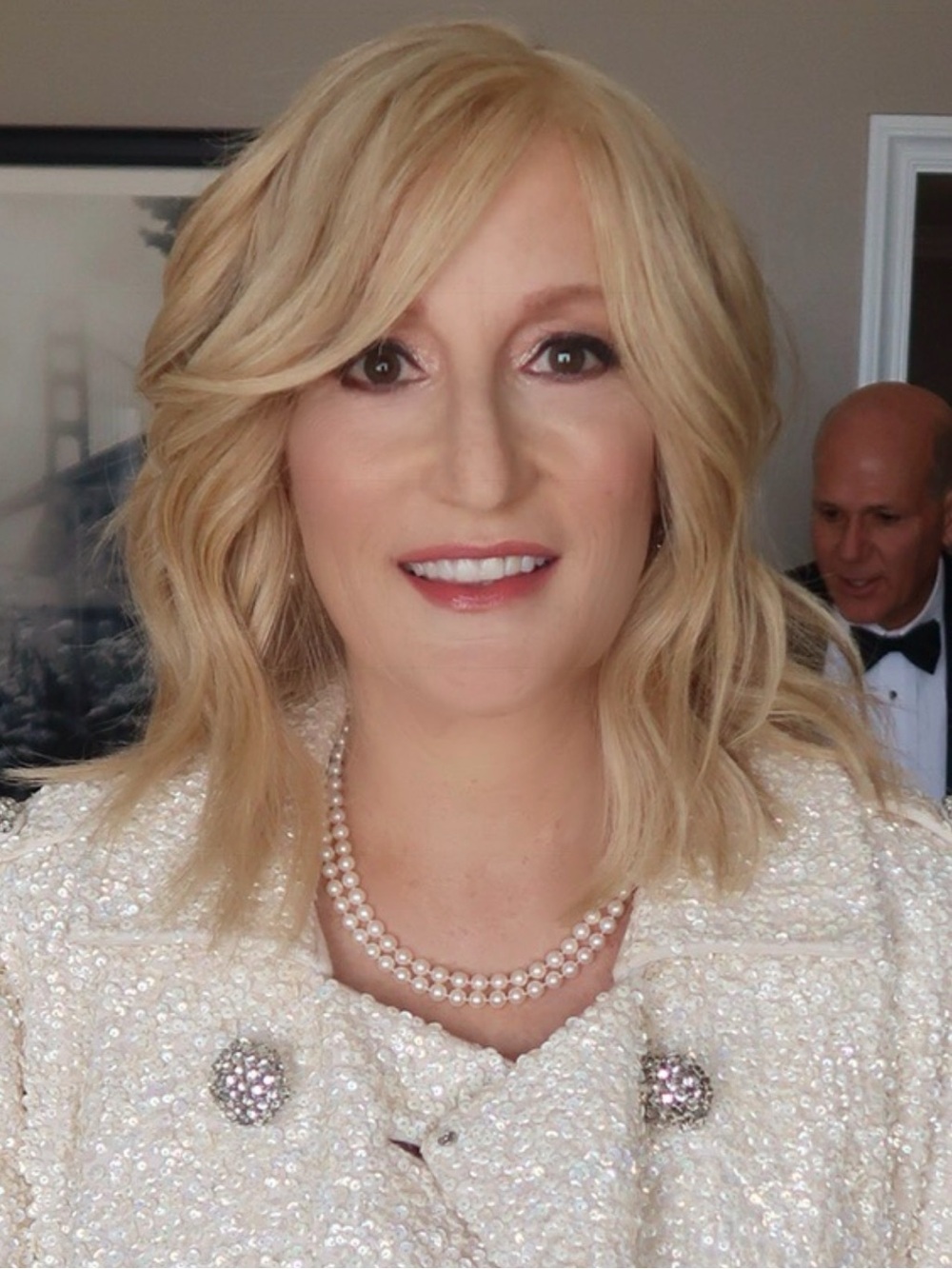 Jon Renau Elizabeth luxury blonde synthetic hair wig 13” length  Pre-loved - Picture 2 of 11